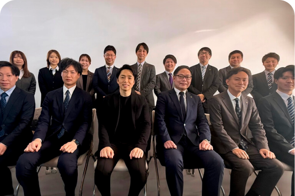 会社メンバーの集合写真